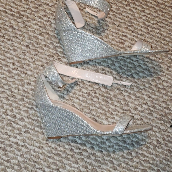 KATE SPADE ANKLE STRAP SPARKLE WEDGES - Picture 3 of 8